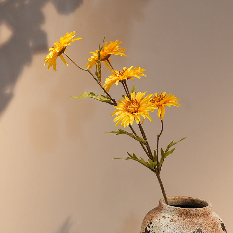 Artificial spider chrysanthemum stem with fine-petaled bloom